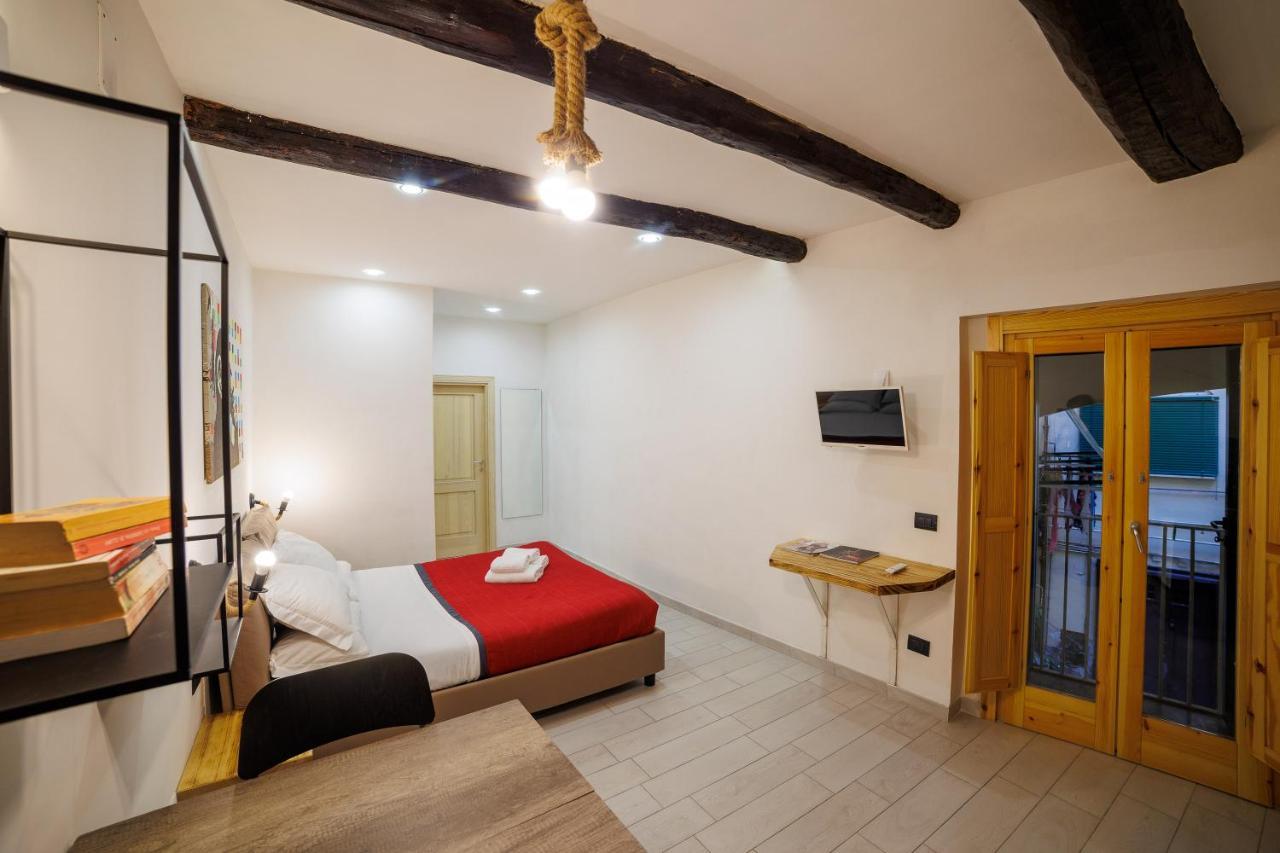 Legnosuites *